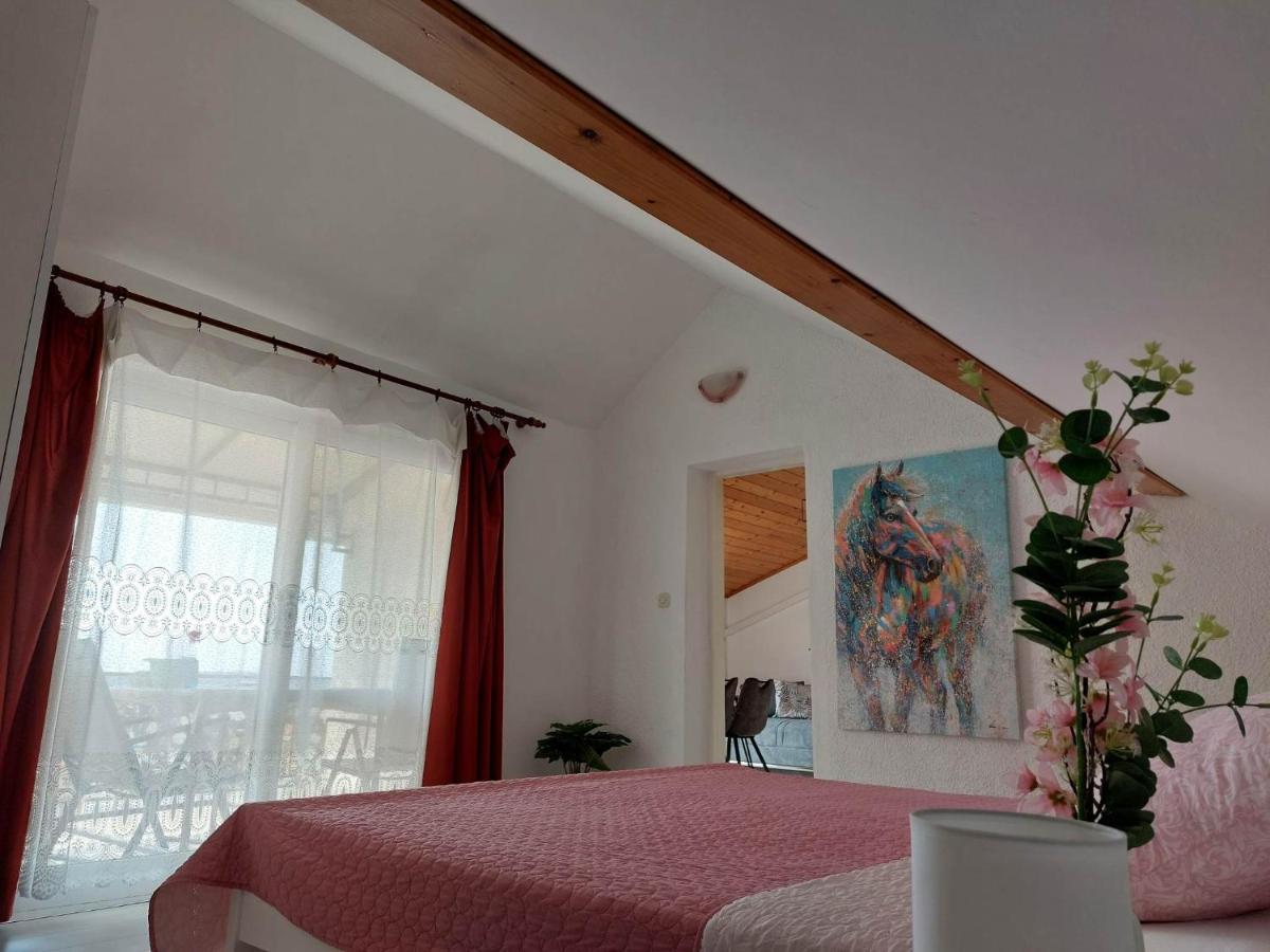 Apartmani Mare ชิเบนิก ภายนอก รูปภาพ