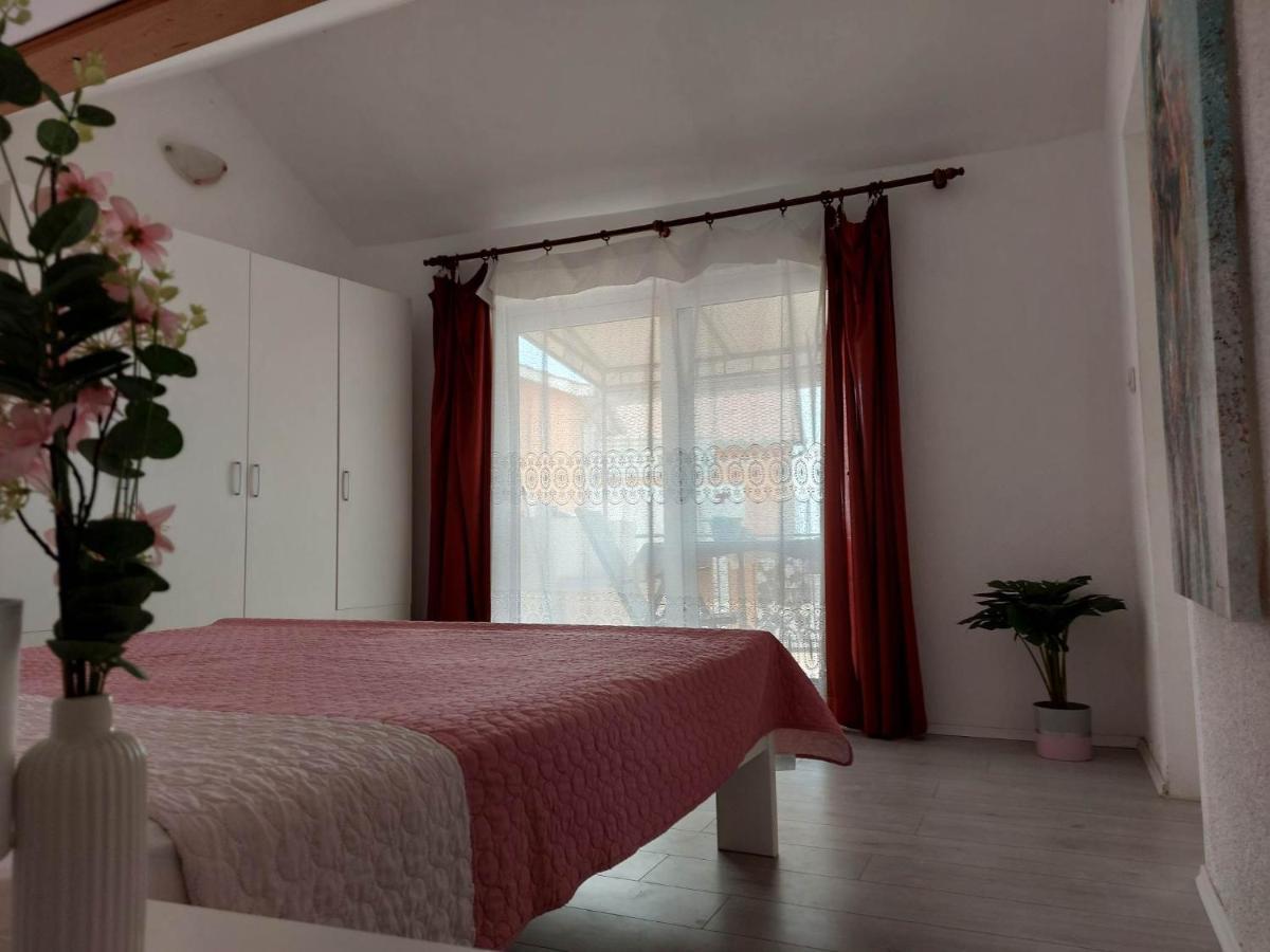 Apartmani Mare ชิเบนิก ภายนอก รูปภาพ